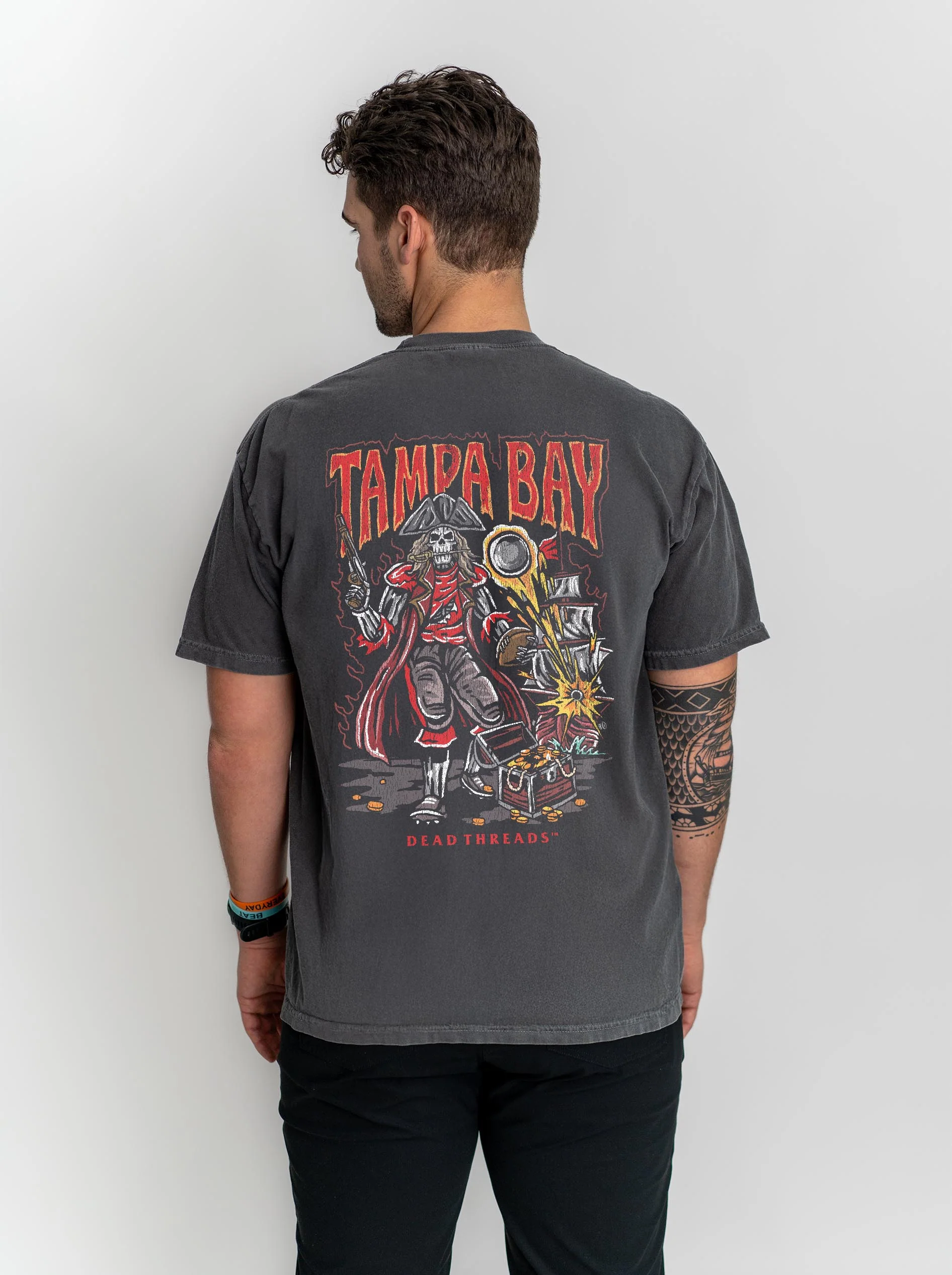 TAMPA BAY FOOTBALL - “3 SKULL” PREMIUM T-SHIRT - Image 3